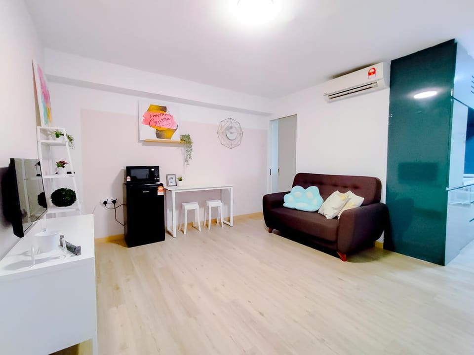 Living room, minibar, oven