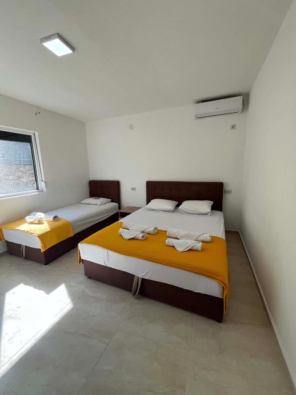 Bed, towels, air conditioner