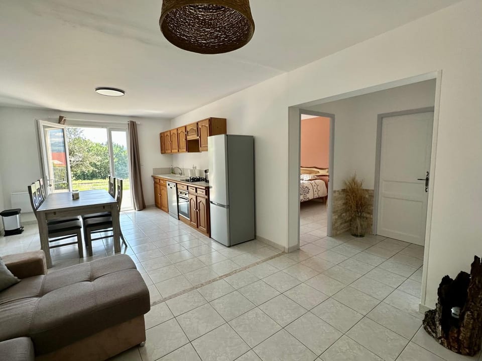Kitchen or kitchenette, Living room