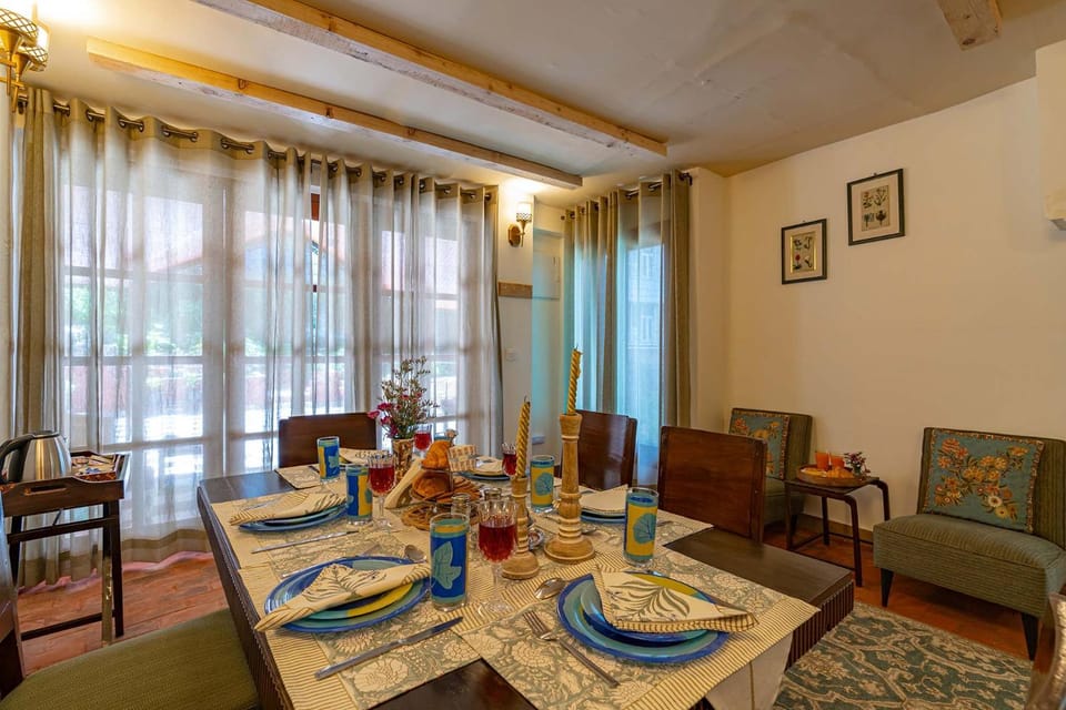 Seating area, Dining area