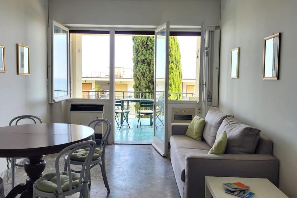 Balcony/Terrace, Living room