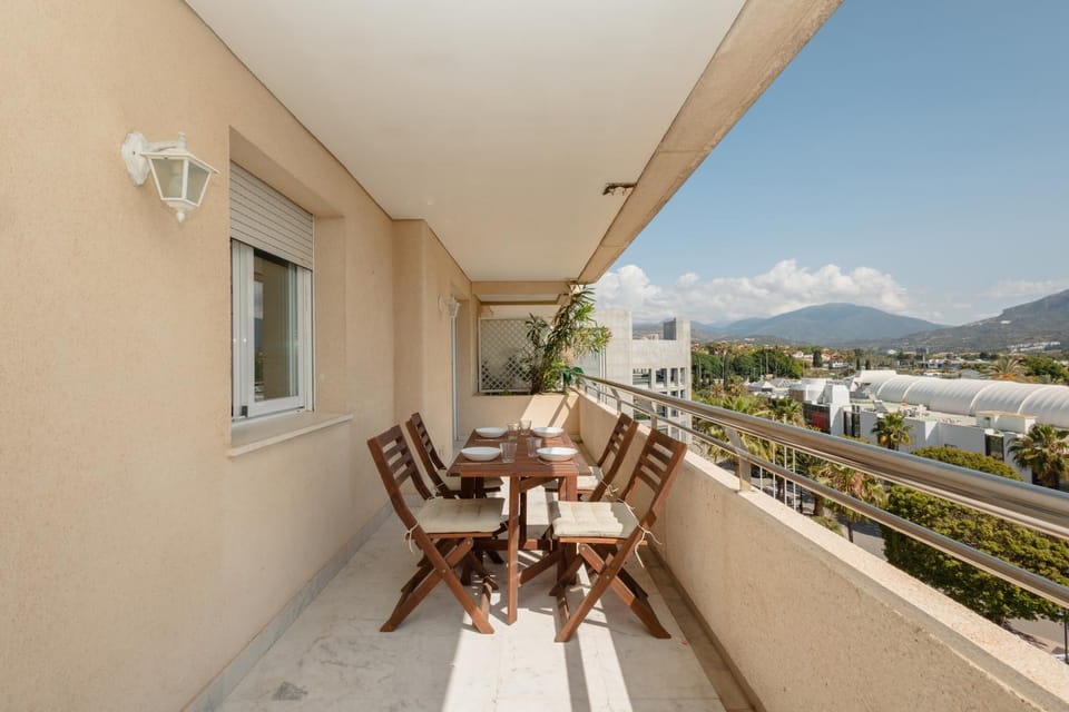 Day, View (from property/room), Balcony/Terrace, Dining area, Mountain view