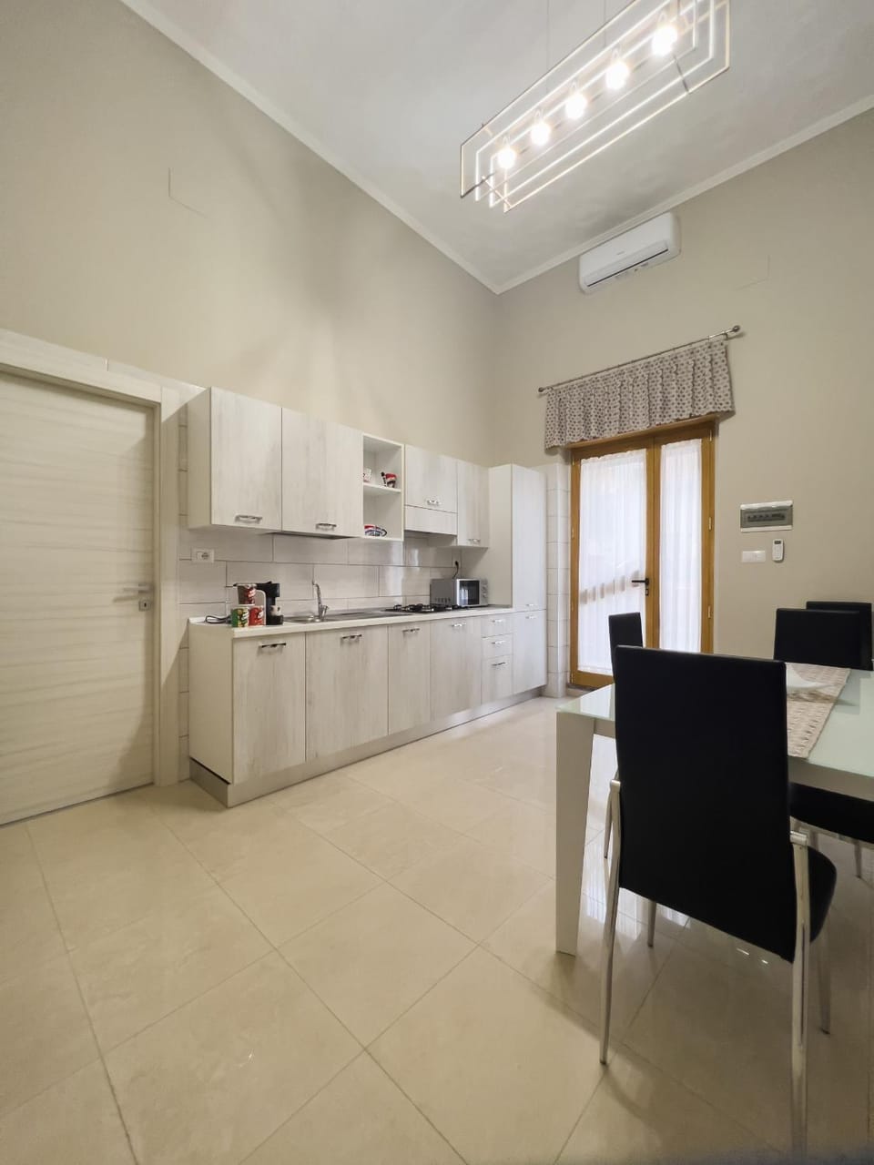 Kitchen or kitchenette, pet friendly, air conditioner