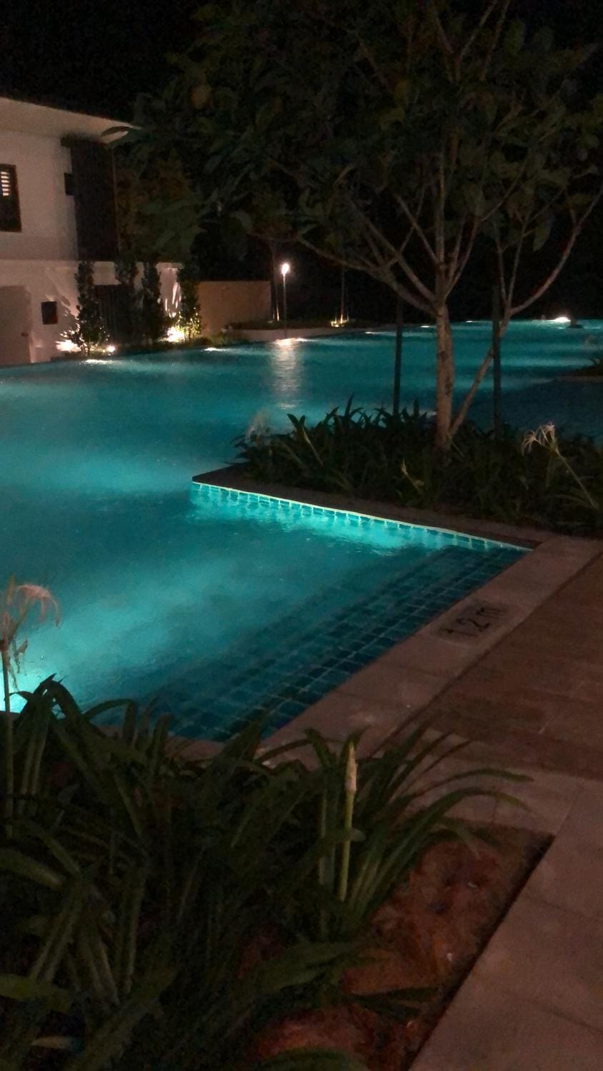Night, Pool view