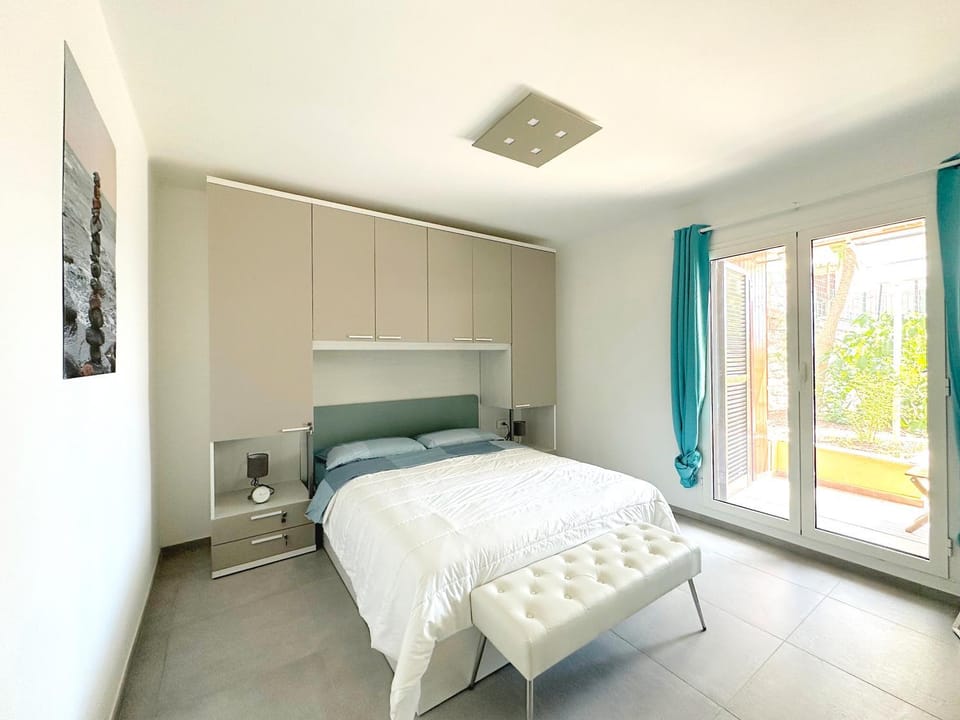 WH - Bilocale Lamarmora Con Grande Spazio esterno - Wifi Apartment in Sanremo