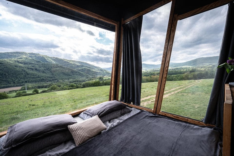 Natural landscape, Photo of the whole room, Mountain view
