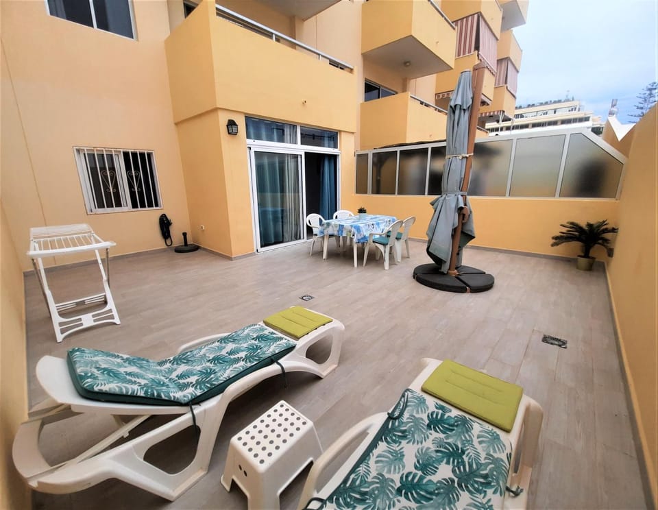 Balcony/Terrace, sunbed