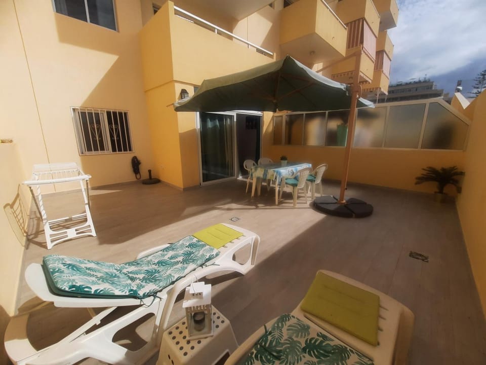 Balcony/Terrace, sunbed