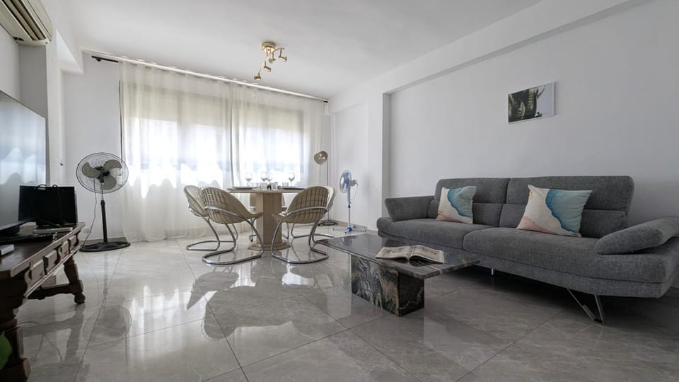 Communal lounge/ TV room, TV and multimedia, Living room