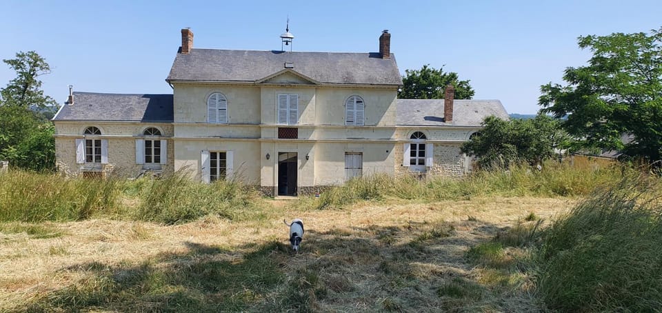 Ancien relais de chasse à 35 min du Circuit 24h du Mans Bed and Breakfast in Centre-Val de Loire