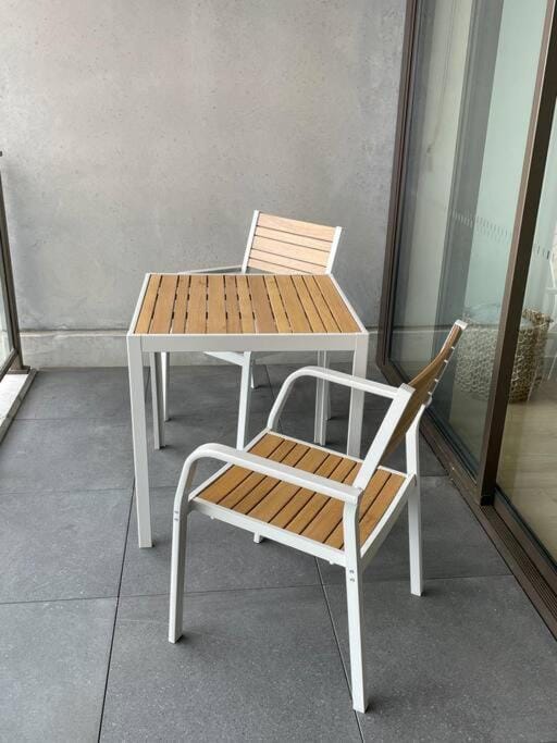 Lovely CBD two bedroom apartment free parking gym and sauna Apartment in Canberra
