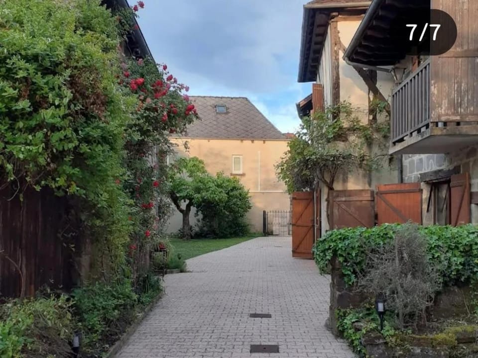 Les colombages bis Apartment in Nouvelle-Aquitaine