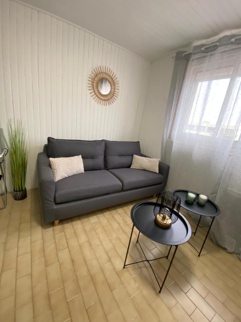 Bed, Living room, Seating area