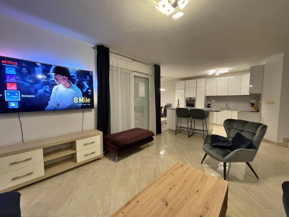 Apartments Ursula 3 Apartment in Okrug Gornji