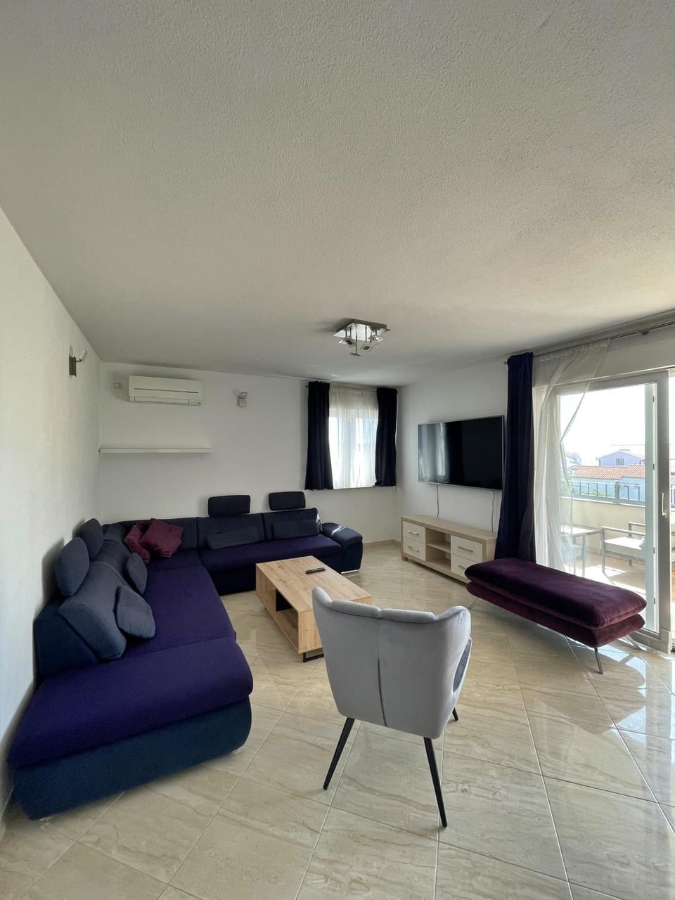 Apartments Ursula 3 Apartment in Okrug Gornji