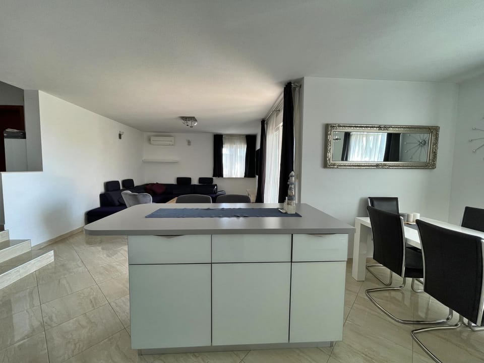 Apartments Ursula 3 Apartment in Okrug Gornji