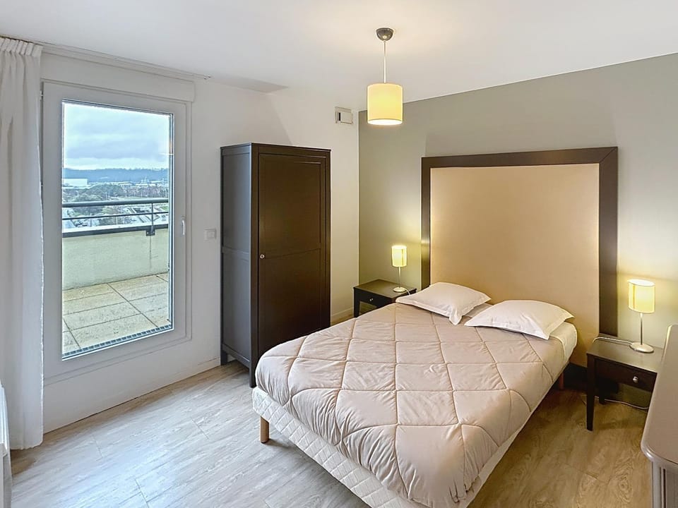 Bed, Photo of the whole room, Bedroom, wardrobe