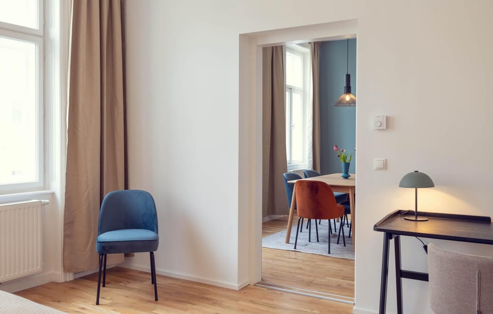 Seating area, Dining area, hair dresser, internet