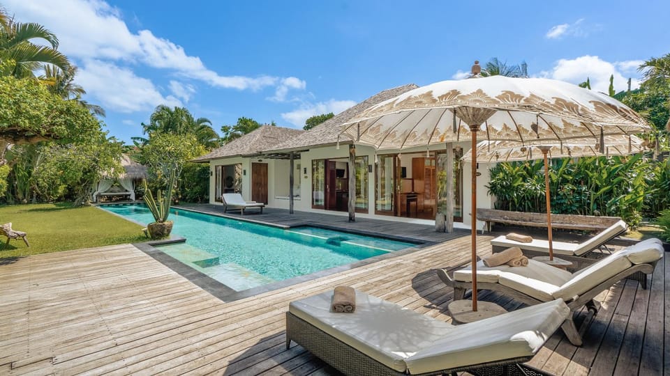 Property building, Pool view, Swimming pool, sunbed