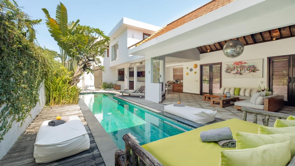 Property building, Seating area, Pool view, Swimming pool, sunbed