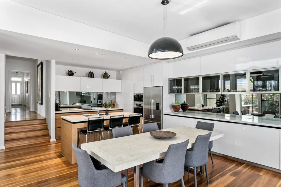 Kitchen or kitchenette, Living room, Lounge or bar