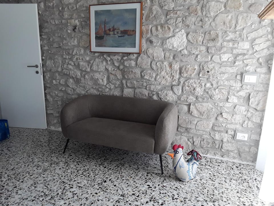 Living room, Decorative detail, furniture, heating
