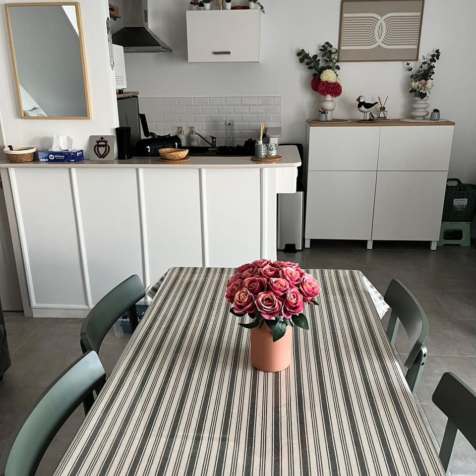 Kitchen or kitchenette, Living room, Dining area