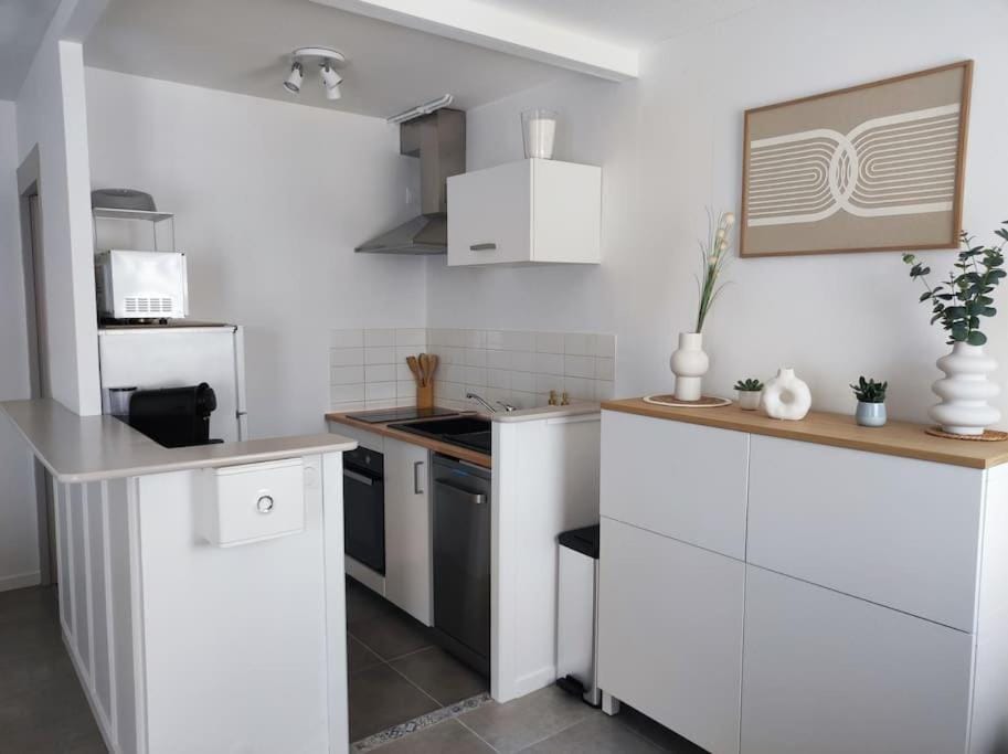 Kitchen or kitchenette, dishwasher, oven, stove, toaster