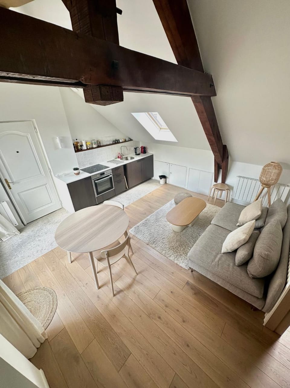 Kitchen or kitchenette, Living room, Seating area, pet friendly, stove