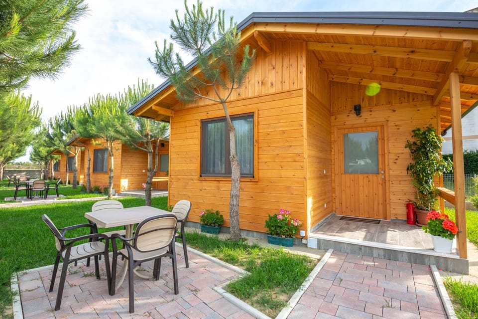 Property building, Patio, Facade/entrance, Garden