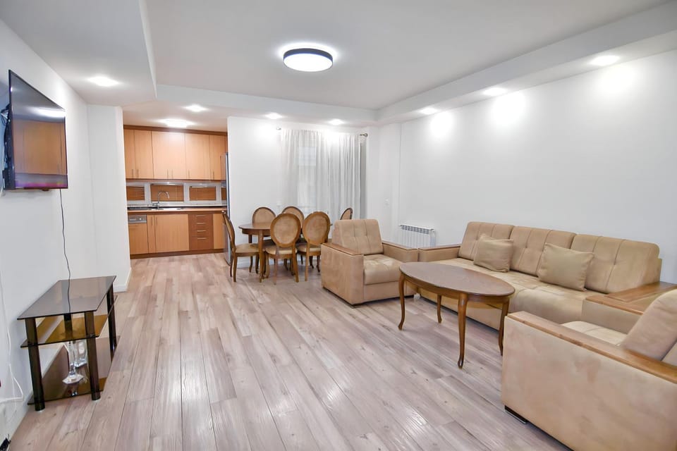 TV and multimedia, Kitchen or kitchenette, Living room, Seating area