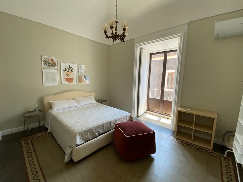 Photo of the whole room, Bedroom, air conditioner