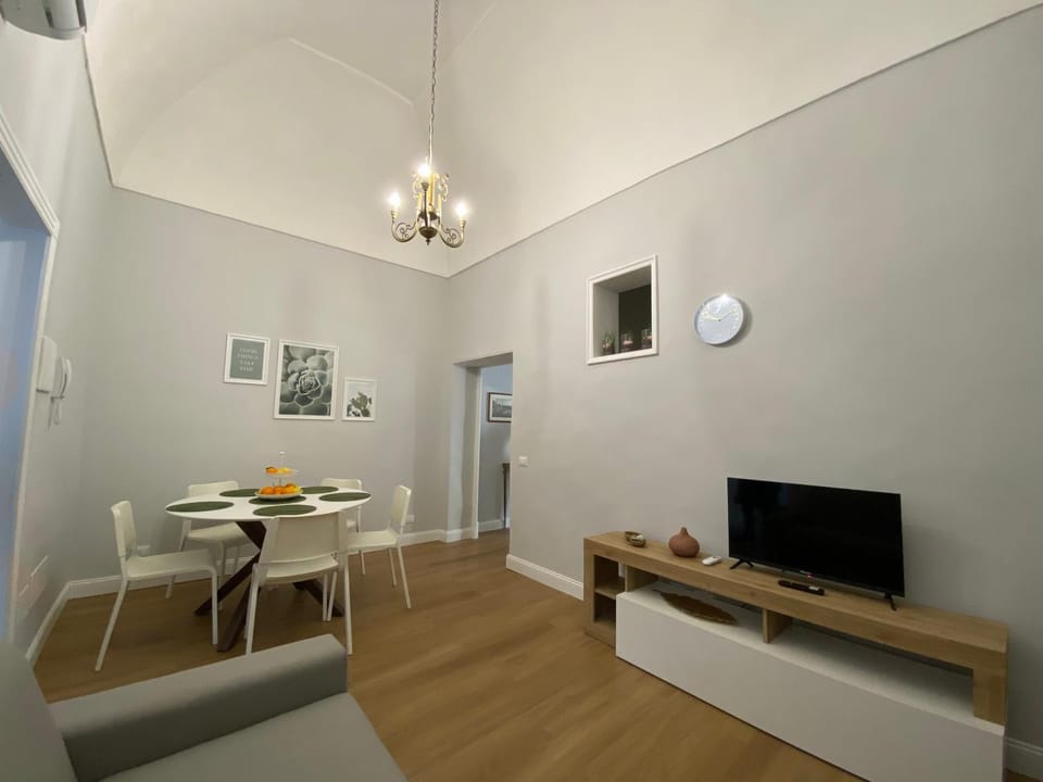 TV and multimedia, Living room, Dining area