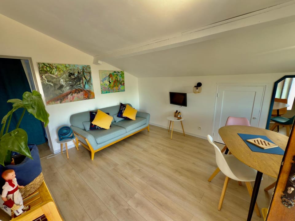 TV and multimedia, Living room, Dining area