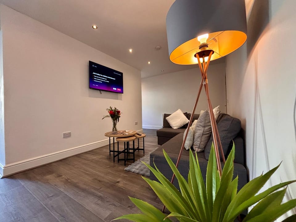 Franks Apt 1 - Outdoor Courtyard - Sleeps 6 Apartment in Blackpool