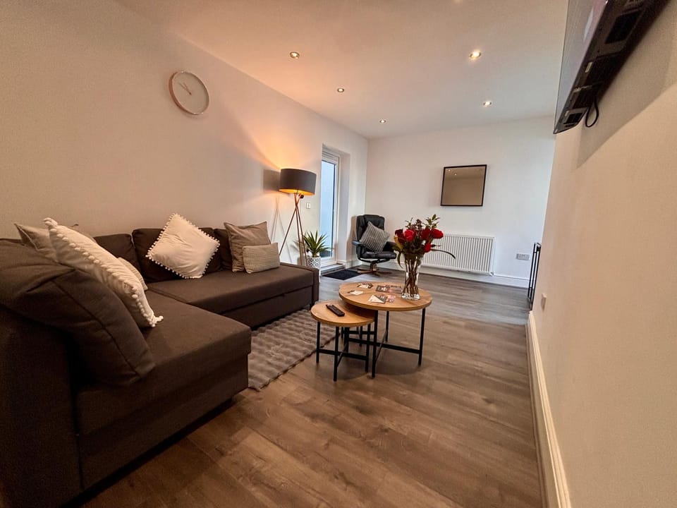 Franks Apt 1 - Outdoor Courtyard - Sleeps 6 Apartment in Blackpool