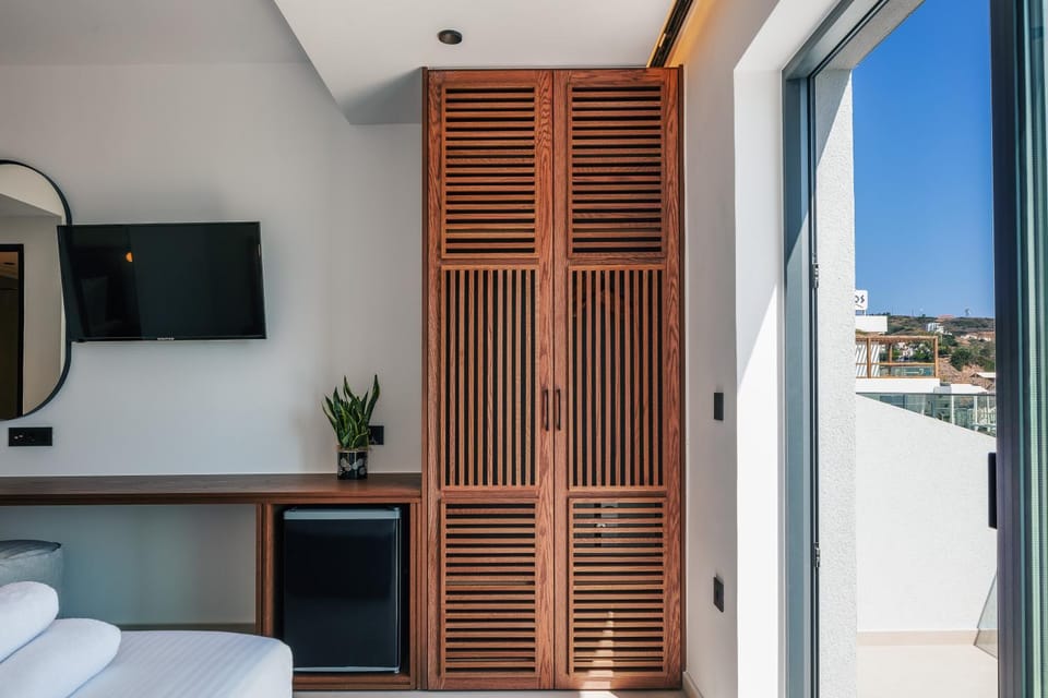 TV and multimedia, wardrobe