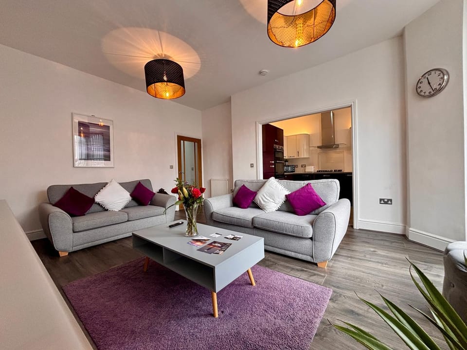 Franks Apt 2 - Outdoor Balconies - Sleeps 8 Apartment in Blackpool
