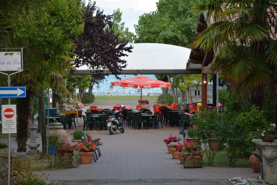 Restaurant/places to eat, Banquet/Function facilities, Garden view