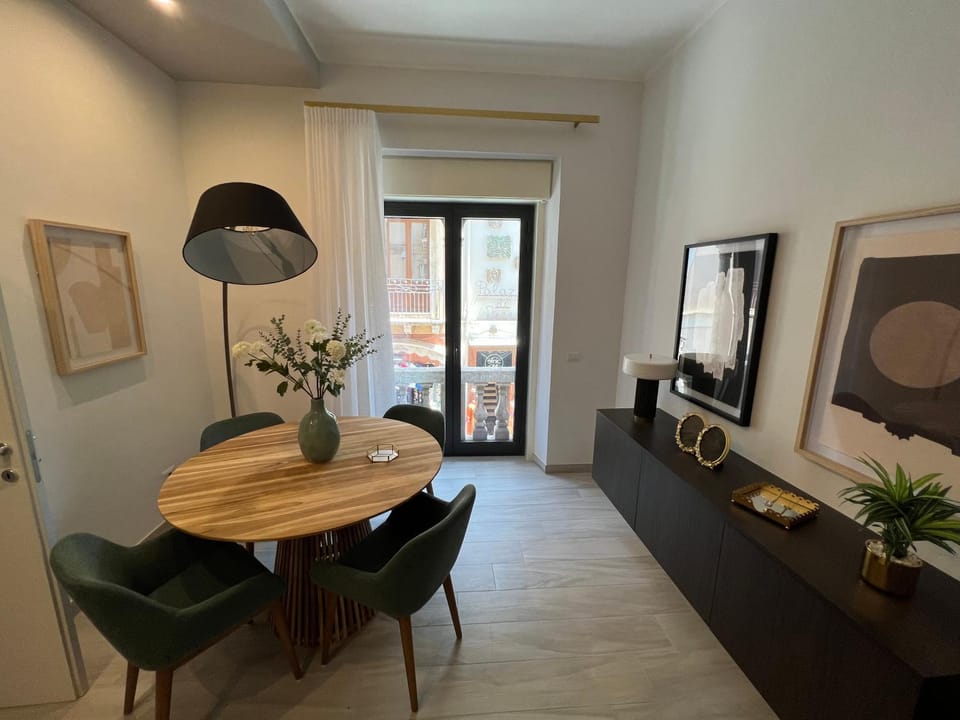 TV and multimedia, Living room, Seating area, Dining area, hair dresser