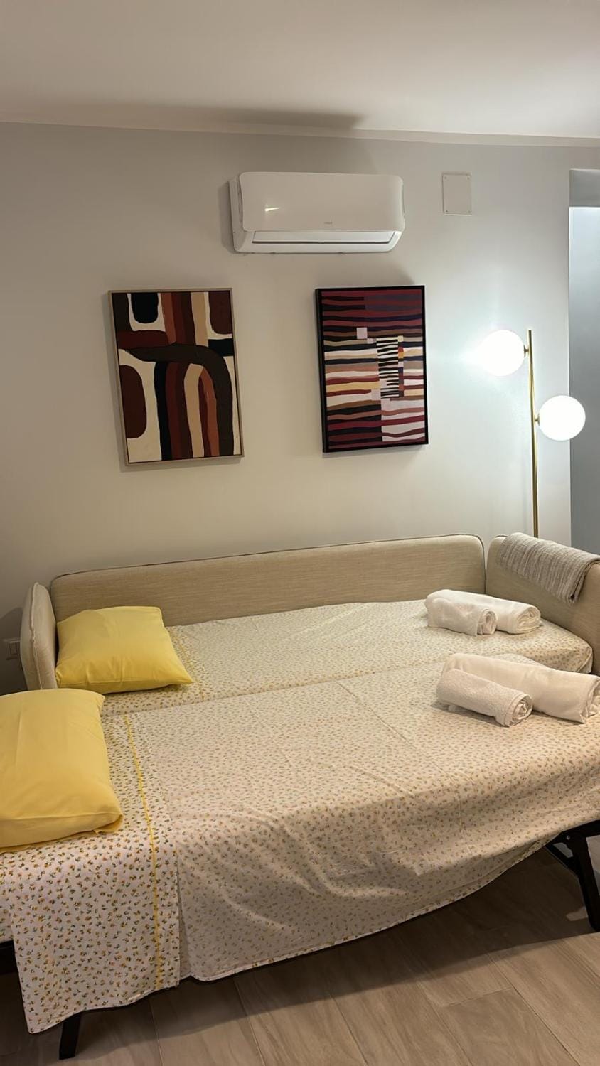 Bed, Living room