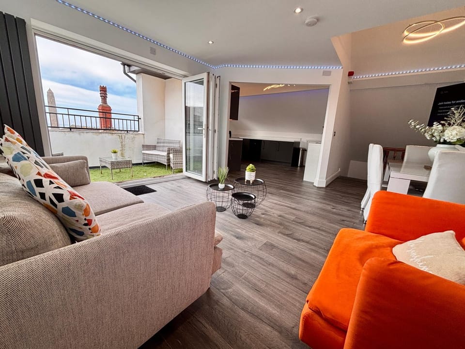 Franks Apt 4 - Roof Terrace - Sleeps 6 Apartment in Blackpool
