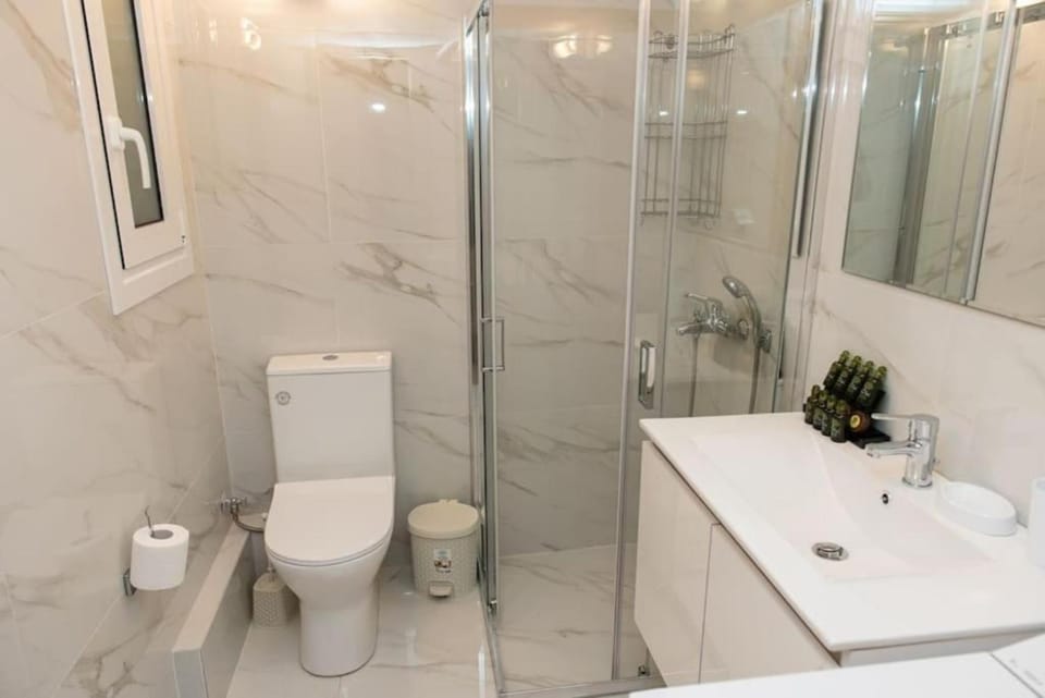 Shower, Toilet, Bathroom, microwave