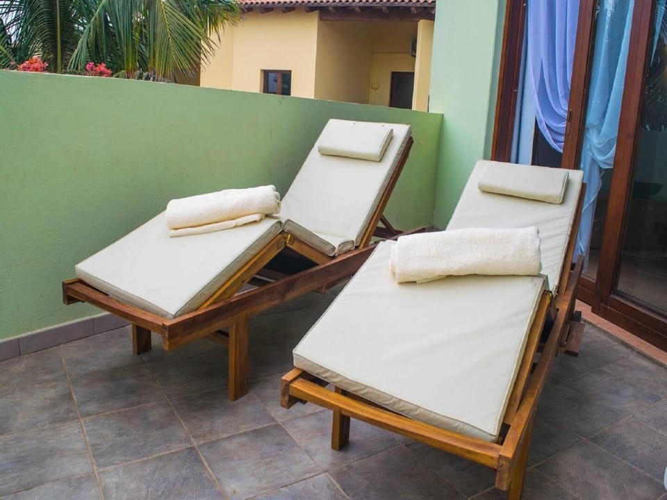 Porto Antigo 1 - Three bedroom, pool & wifi Apartment in Santa Maria