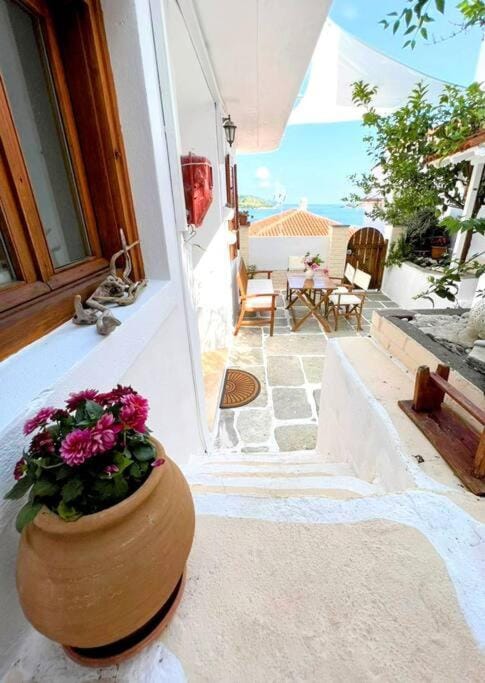 Traditional House Mataki Apartment in Skiathos