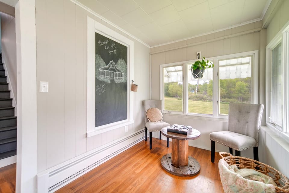 Historical Magnesia Springs Home, Near Kayaking! House in Lake Erie