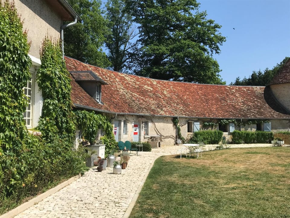 L’Orangerie de Malpas Bed and Breakfast in Jura