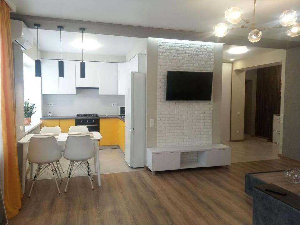 Communal lounge/ TV room, TV and multimedia, Kitchen or kitchenette, Dining area