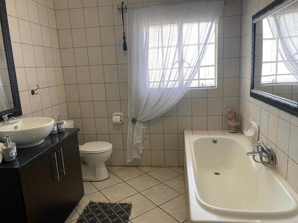 Shower, Toilet, Bathroom, Bath, towels