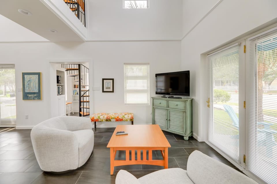 Coastal North Carolina Abode - Rooftop Water Views Apartment in Morehead City